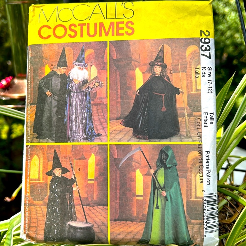 Costumes McCalls Sewing Pattern #2937 Kid Sizes 7-12 Wizards Witches Capes Uncut